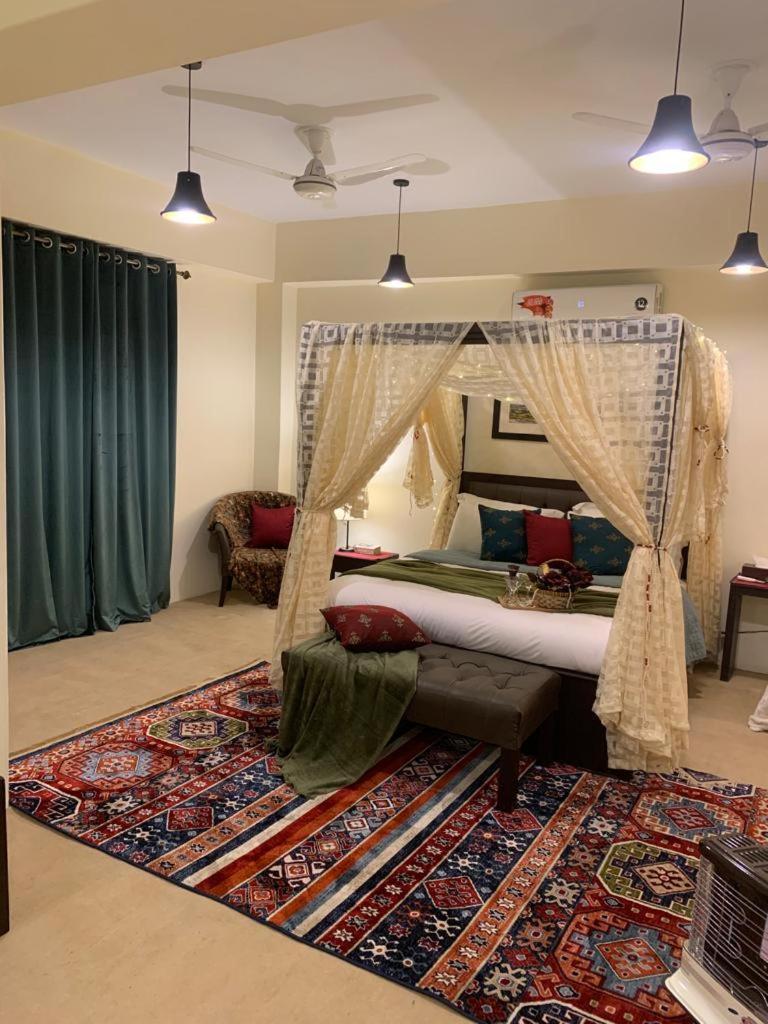 The Mandarin Inn Gilgit Exterior photo